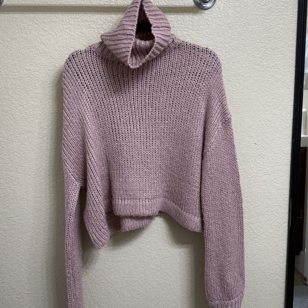 Cropped Turtle Neck Sweater - Picture 4 of 8